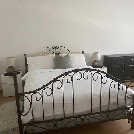 Lovely 3 Bedroom Apartment In Quiet Area W/ Pool بولا المظهر الخارجي الصورة