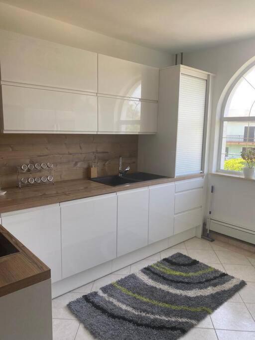 Lovely 3 Bedroom Apartment In Quiet Area W/ Pool بولا المظهر الخارجي الصورة