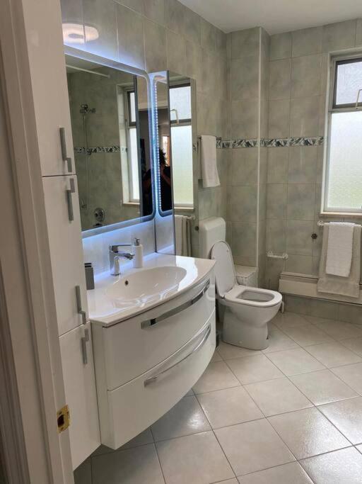 Lovely 3 Bedroom Apartment In Quiet Area W/ Pool بولا المظهر الخارجي الصورة