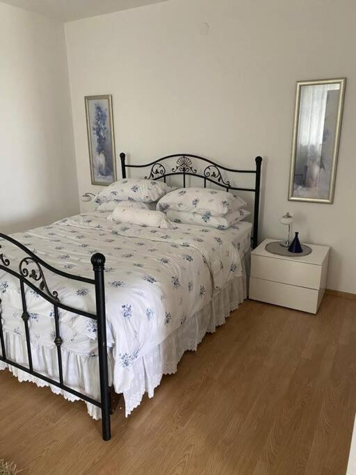 Lovely 3 Bedroom Apartment In Quiet Area W/ Pool بولا المظهر الخارجي الصورة